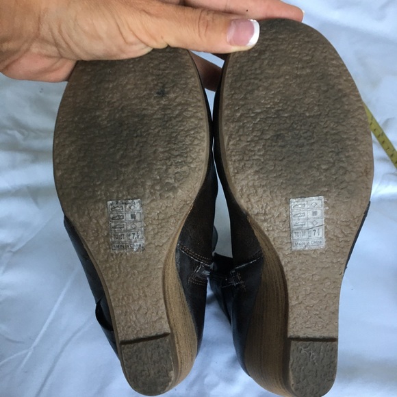 Blowfish dark brown wedge booties, 7.5 - Picture 5 of 9